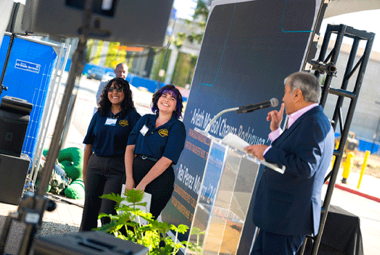 Chancellor Khosla introducing UC San Diego students